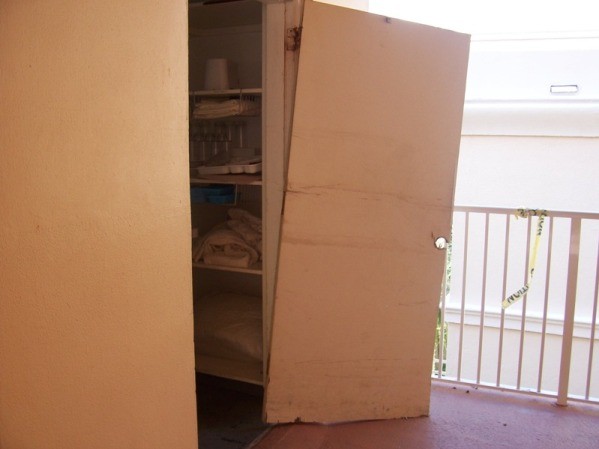 cách khắc phục tủ bếp bị xệ cánh 