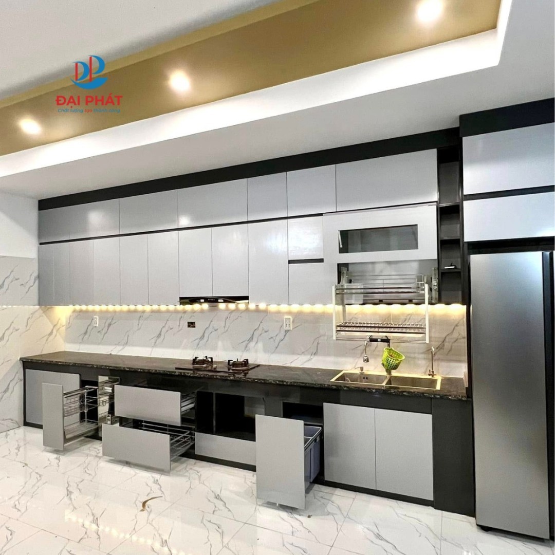 TỦ BẾP NHỰA GIÁ BAO NHIÊU 1 MÉT? CẬP NHẬT GIÁ MỚI NHẤT 2025 & HƯỚNG DẪN CHỌN MẪU PHÙ HỢP